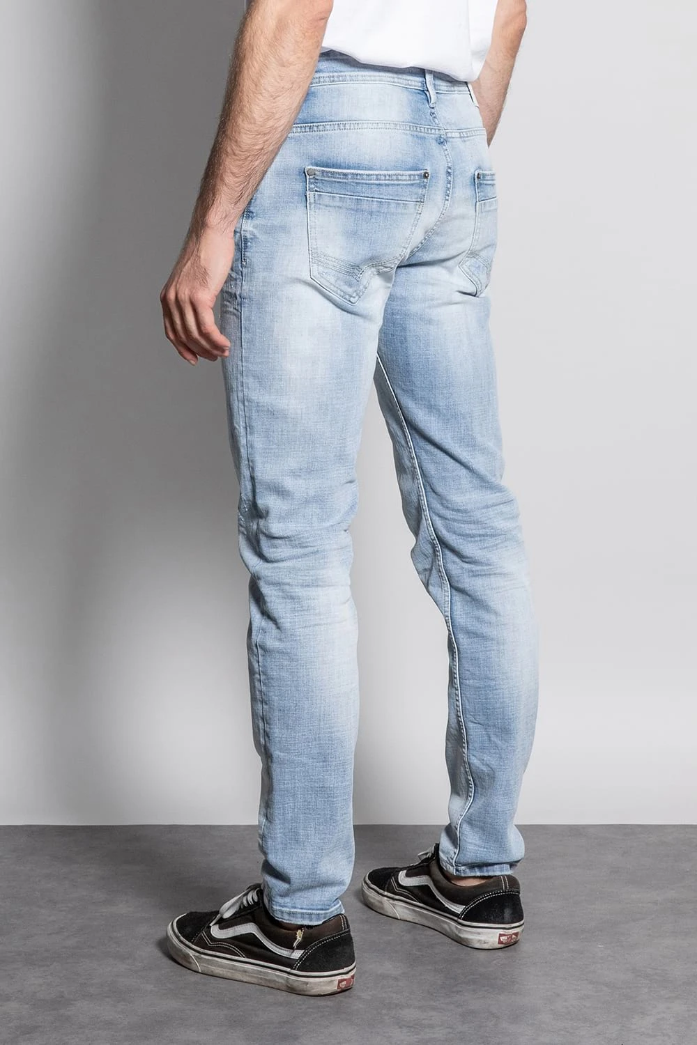 Jeans Slim Effet Usé Pour Homme - CARLOS JJ8004 - DEELUXEJEANS CARLOS 6 Jeans Slim Effet Usé Pour Homme - CARLOS JJ8004 - DEELUXEJEANS CARLOS – Image 4