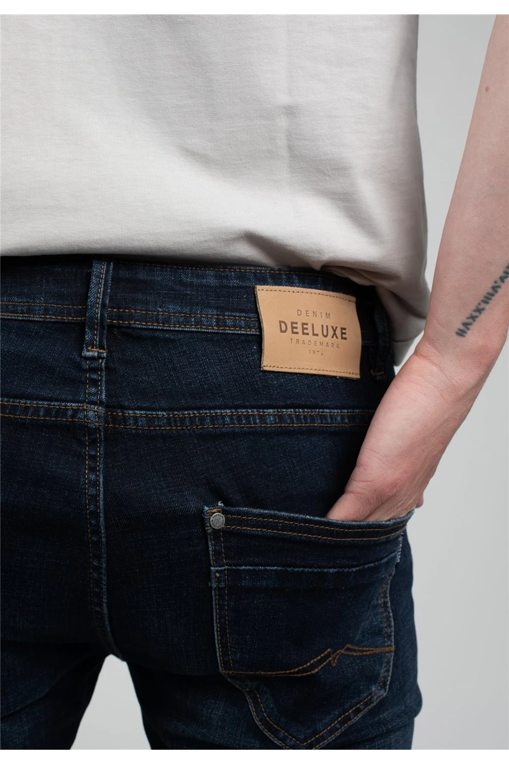 Jeans Slim Effet Usé Pour Homme - CARLOS JJ8036M - DEELUXEJEANS CARLOS 6 Jeans Slim Effet Usé Pour Homme - CARLOS JJ8036M - DEELUXEJEANS CARLOS – Image 5