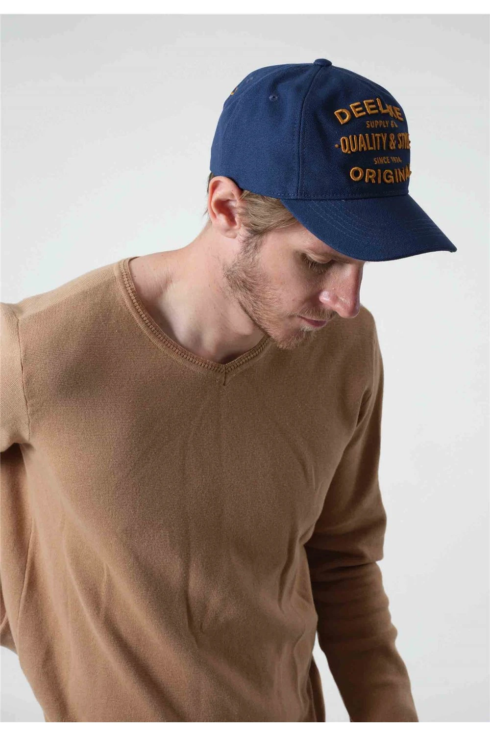 Accessoires Casquette CLIFTON - DeeluxeCasquette CLIFTON 5 Accessoires Casquette CLIFTON - DeeluxeCasquette CLIFTON – Image 3