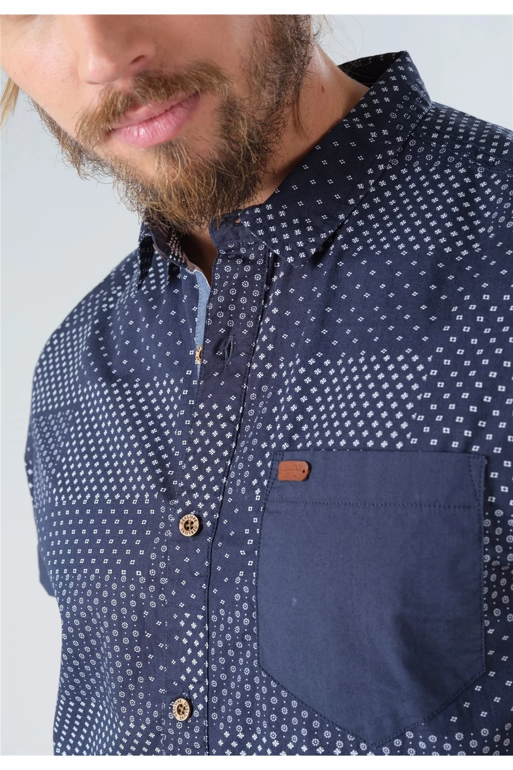 Chemises Chemise ETHNIC - DeeluxeChemise ETHNIC 7 Chemises Chemise ETHNIC - DeeluxeChemise ETHNIC – Image 5