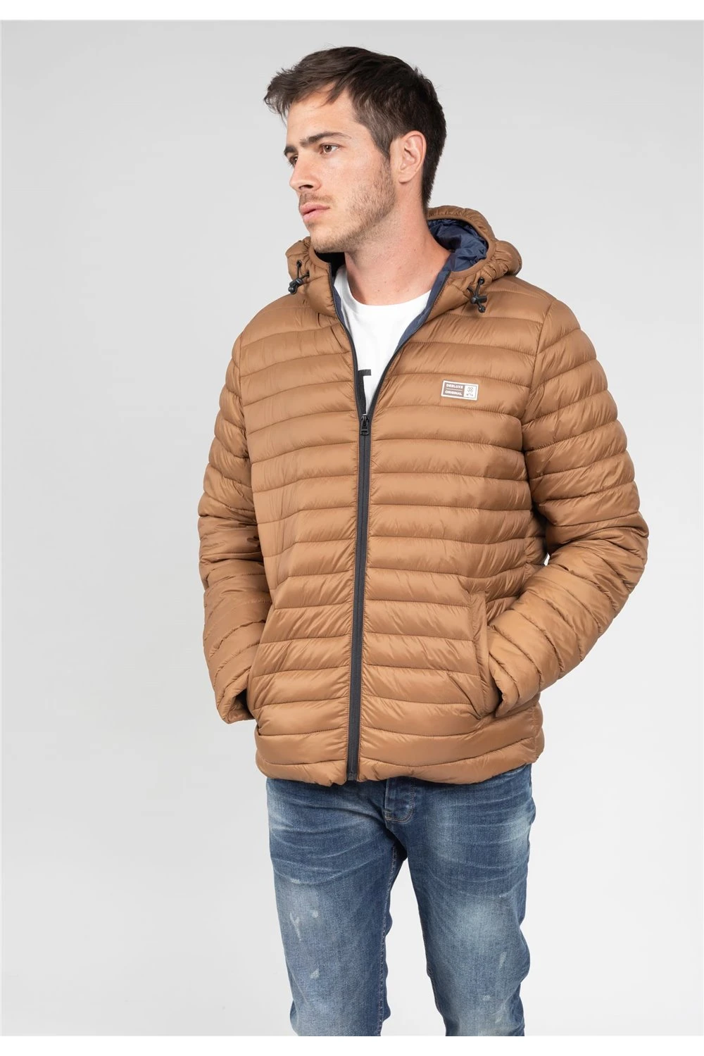 Vestes & Blousons Doudoune Matelassée à Capuche Pour Homme - MITCHUM 01V601M - DEELUXEDoudoune MITCHUM 5 Vestes & Blousons Doudoune Matelassée à Capuche Pour Homme - MITCHUM 01V601M - DEELUXEDoudoune MITCHUM – Image 3