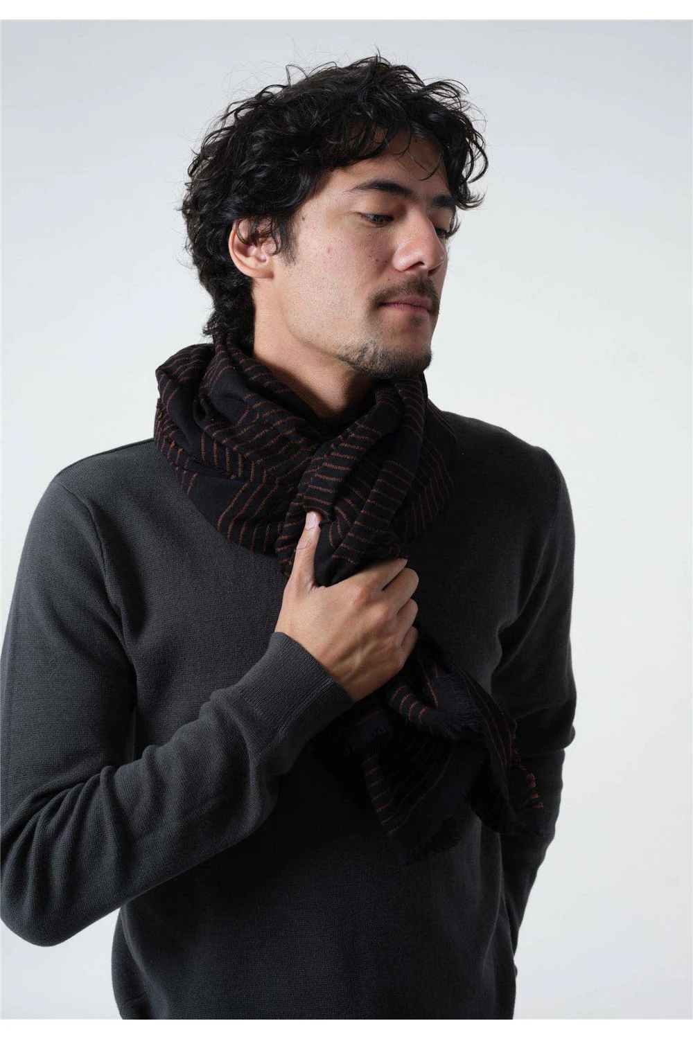 Accessoires Echarpe NILAN - DeeluxeEcharpe NILAN 4 Accessoires Echarpe NILAN - DeeluxeEcharpe NILAN – Image 2