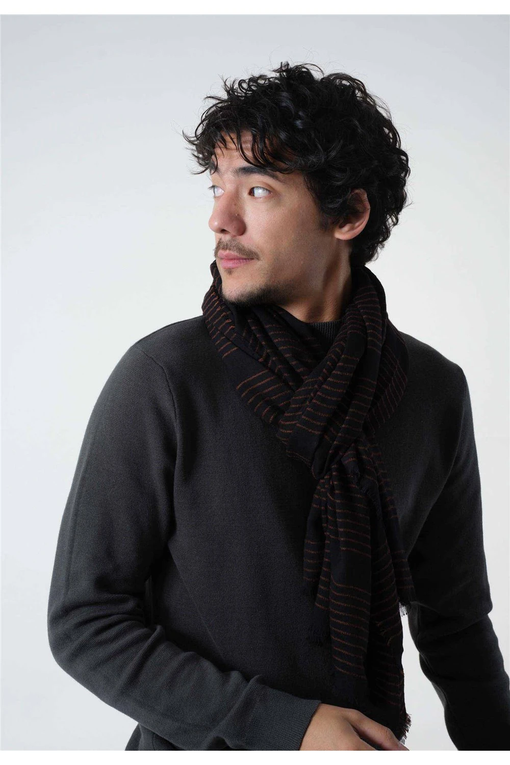 Accessoires Echarpe NILAN - DeeluxeEcharpe NILAN 5 Accessoires Echarpe NILAN - DeeluxeEcharpe NILAN – Image 3