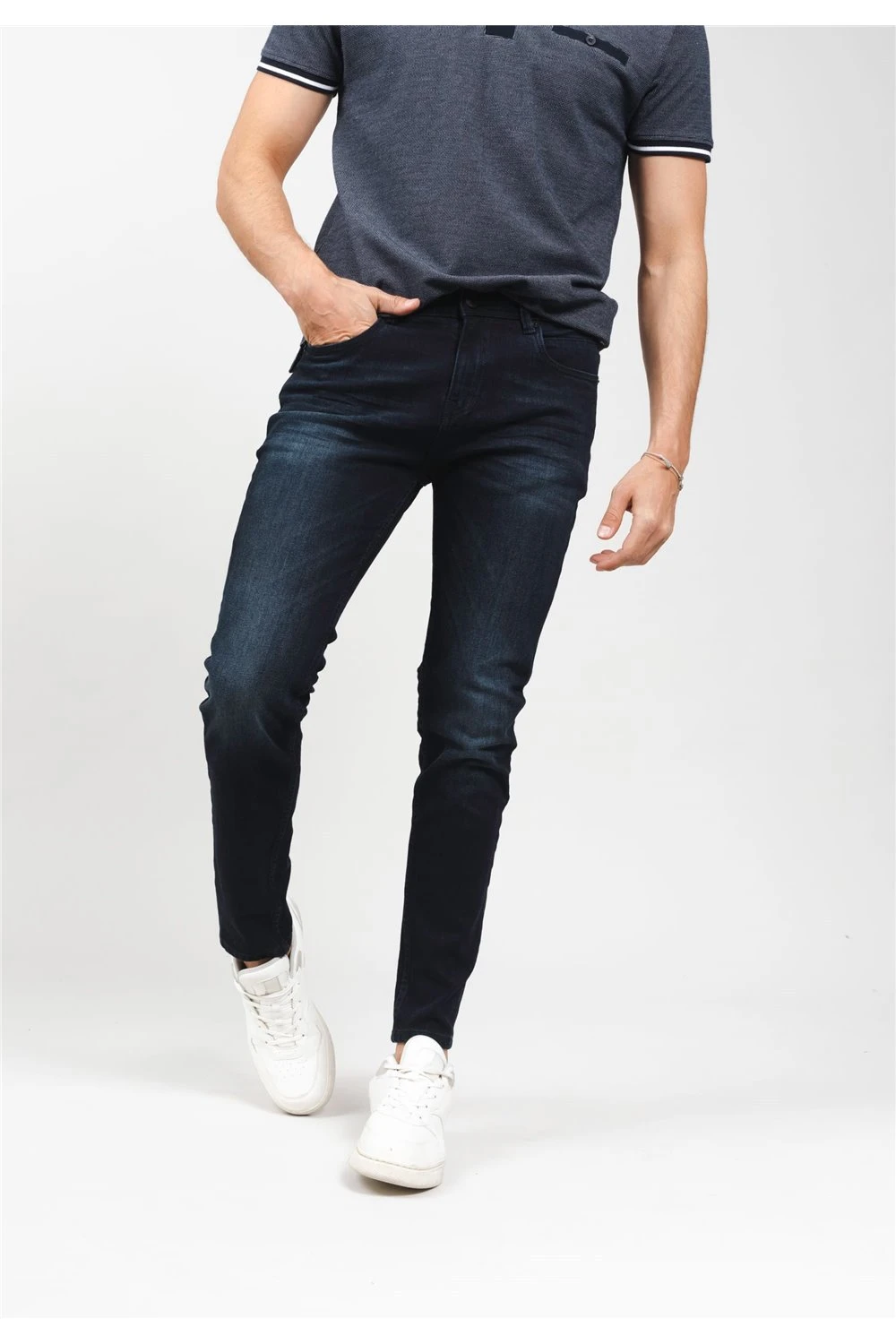 Jeans Tapered Bleu Délavé Pour Homme - TAYLOR JJ8074M - DEELUXEJeans TAYLOR 4 Jeans Tapered Bleu Délavé Pour Homme - TAYLOR JJ8074M - DEELUXEJeans TAYLOR – Image 2