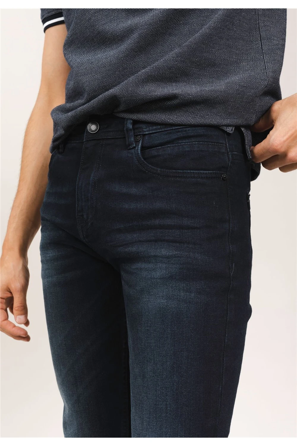 Jeans Tapered Bleu Délavé Pour Homme - TAYLOR JJ8074M - DEELUXEJeans TAYLOR 5 Jeans Tapered Bleu Délavé Pour Homme - TAYLOR JJ8074M - DEELUXEJeans TAYLOR – Image 3