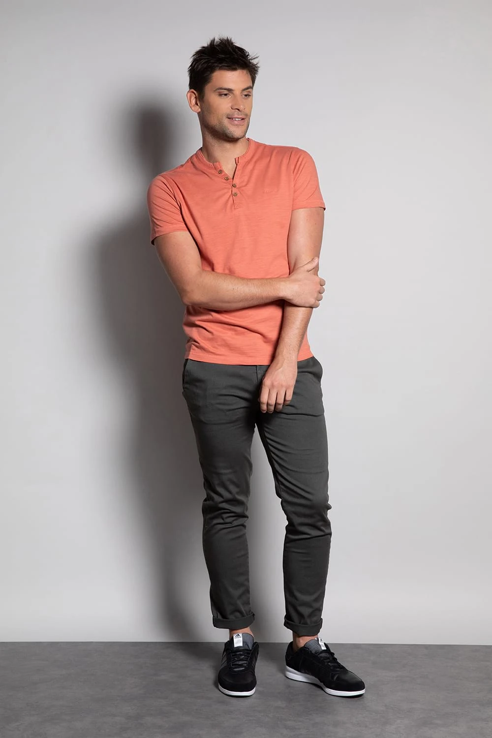 T-shirts T-shirt Uni à Col Boutonné Pour Homme - KALONI S20176 - DEELUXET-SHIRT KALONI 4 T-shirts T-shirt Uni à Col Boutonné Pour Homme - KALONI S20176 - DEELUXET-SHIRT KALONI – Image 2