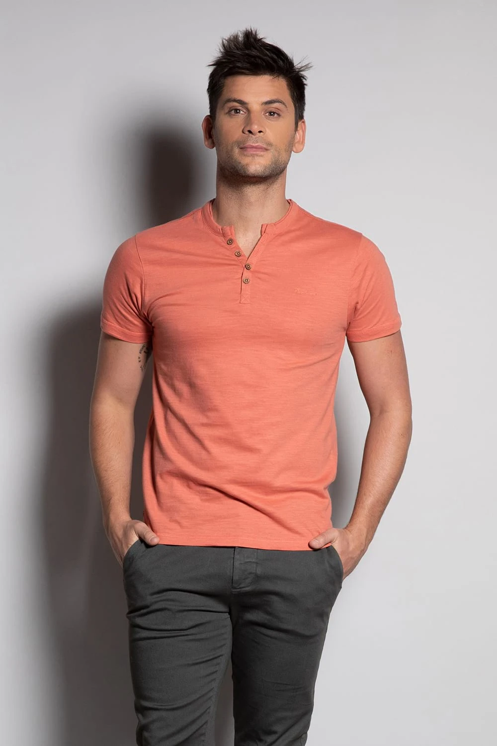 T-shirts T-shirt Uni à Col Boutonné Pour Homme - KALONI S20176 - DEELUXET-SHIRT KALONI 5 T-shirts T-shirt Uni à Col Boutonné Pour Homme - KALONI S20176 - DEELUXET-SHIRT KALONI – Image 3