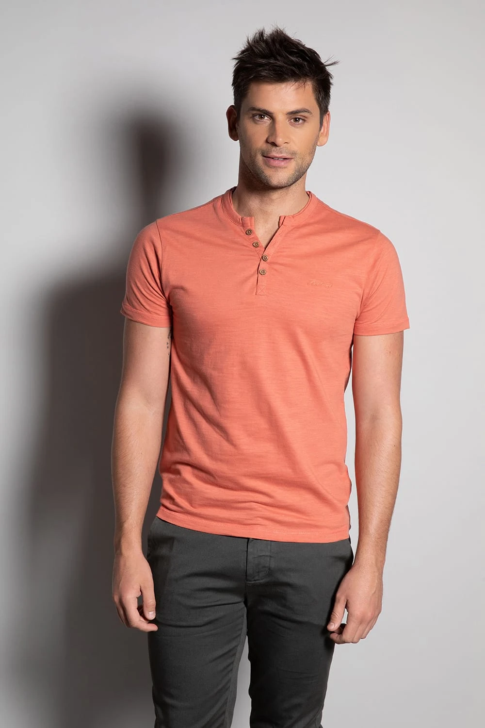 T-shirts T-shirt Uni à Col Boutonné Pour Homme - KALONI S20176 - DEELUXET-SHIRT KALONI 3 T-shirts T-shirt Uni à Col Boutonné Pour Homme - KALONI S20176 - DEELUXET-SHIRT KALONI