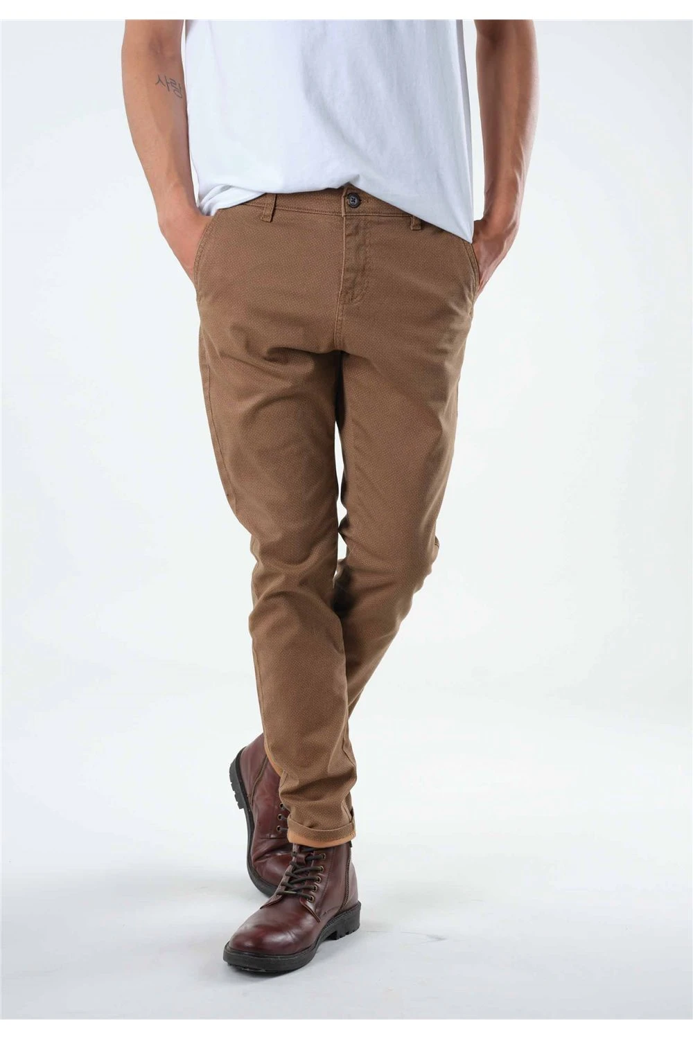 Pantalons Pantalon BURT - DeeluxePantalon BURT 7 Pantalons Pantalon BURT - DeeluxePantalon BURT – Image 5