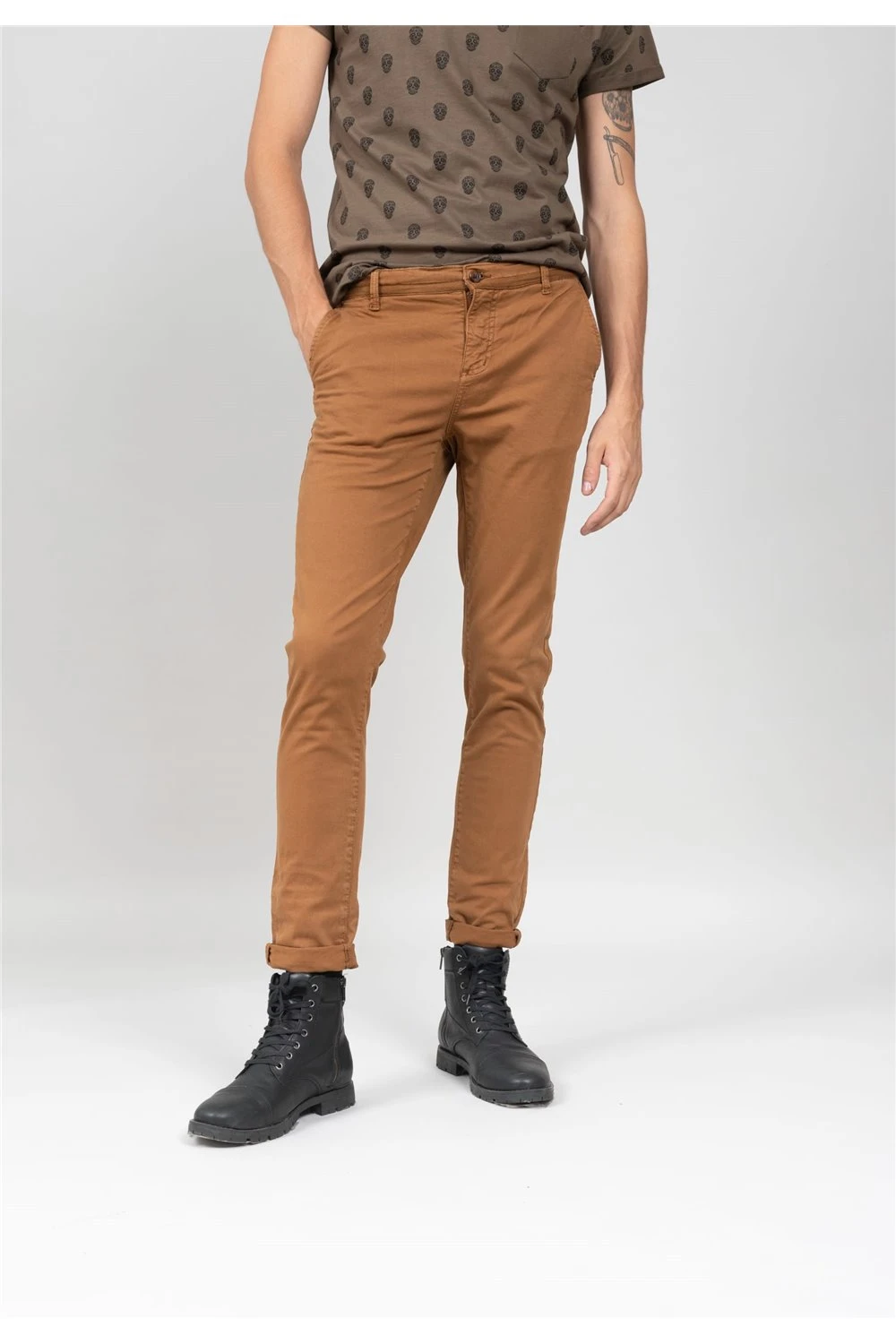 Pantalons Pantalon Chino Slim Pour Homme - COTTAGE 01V7001M - DEELUXEPantalon COTTAGE 5 Pantalons Pantalon Chino Slim Pour Homme - COTTAGE 01V7001M - DEELUXEPantalon COTTAGE – Image 3