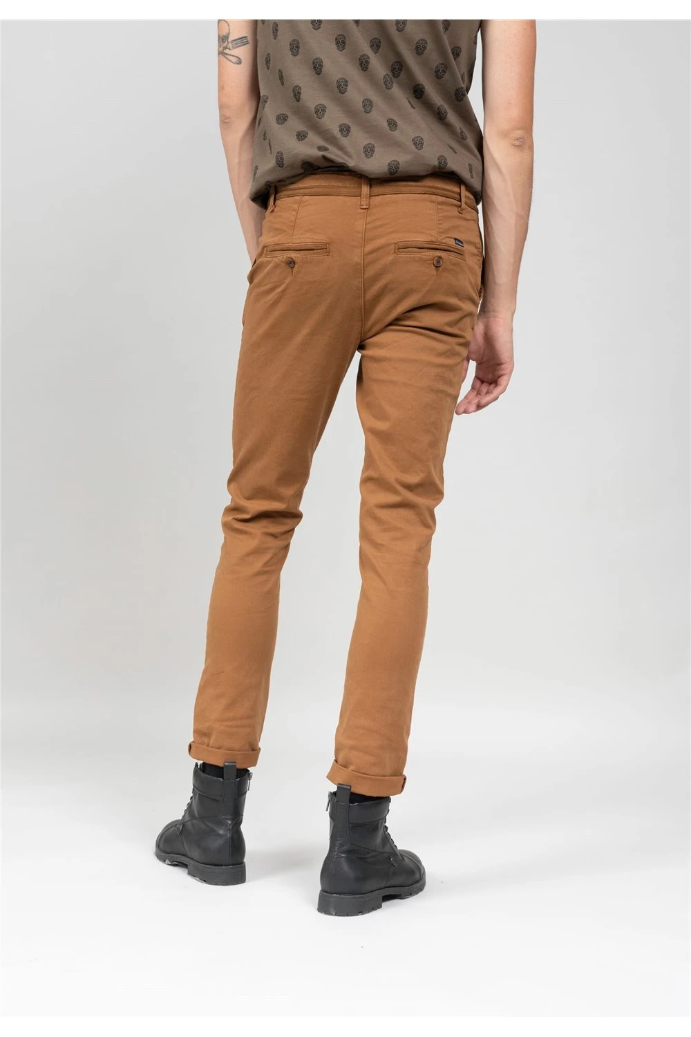 Pantalons Pantalon Chino Slim Pour Homme - COTTAGE 01V7001M - DEELUXEPantalon COTTAGE 6 Pantalons Pantalon Chino Slim Pour Homme - COTTAGE 01V7001M - DEELUXEPantalon COTTAGE – Image 4