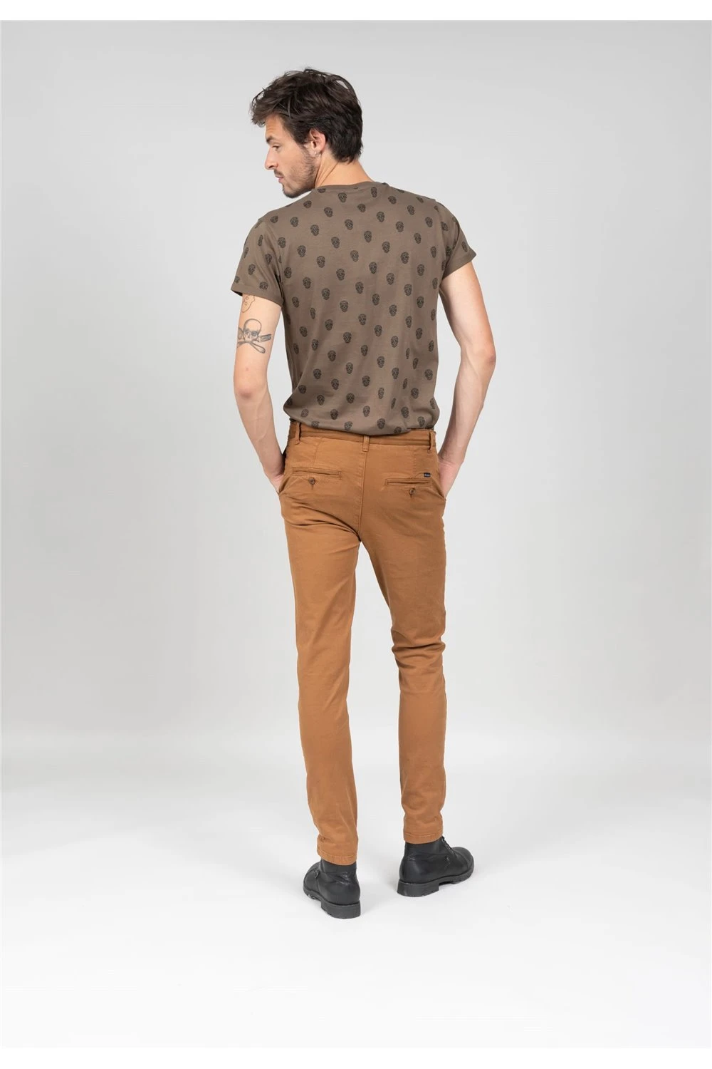 Pantalons Pantalon Chino Slim Pour Homme - COTTAGE 01V7001M - DEELUXEPantalon COTTAGE 7 Pantalons Pantalon Chino Slim Pour Homme - COTTAGE 01V7001M - DEELUXEPantalon COTTAGE – Image 5