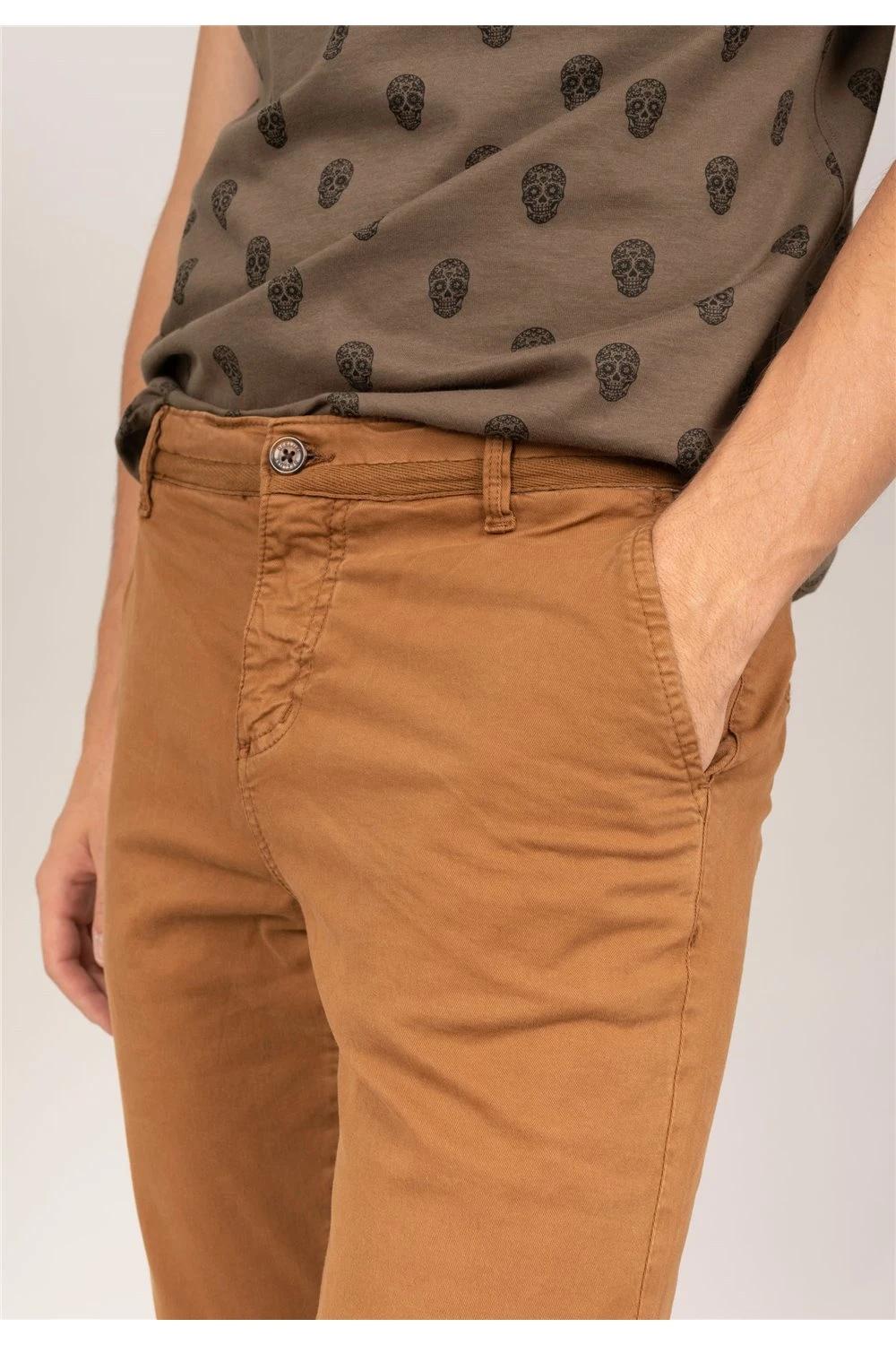 Pantalons Pantalon Chino Slim Pour Homme - COTTAGE 01V7001M - DEELUXEPantalon COTTAGE 8 Pantalons Pantalon Chino Slim Pour Homme - COTTAGE 01V7001M - DEELUXEPantalon COTTAGE – Image 6