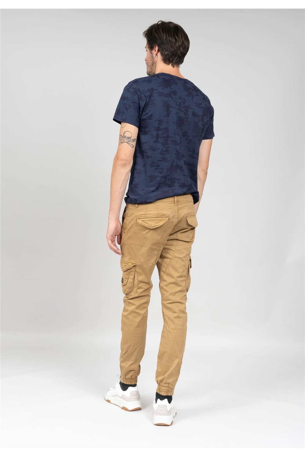 Pantalons Pantalon Cargo à Poches Pour Homme - GARDEN 01V7050M - DEELUXEPantalon GARDEN 6 Pantalons Pantalon Cargo à Poches Pour Homme - GARDEN 01V7050M - DEELUXEPantalon GARDEN – Image 5