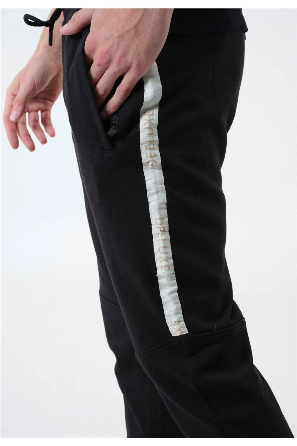 Pantalons Pantalon De Jogging à Bandes SérigraphiéesPantalon JUD 4 Pantalons Pantalon De Jogging à Bandes SérigraphiéesPantalon JUD – Image 2