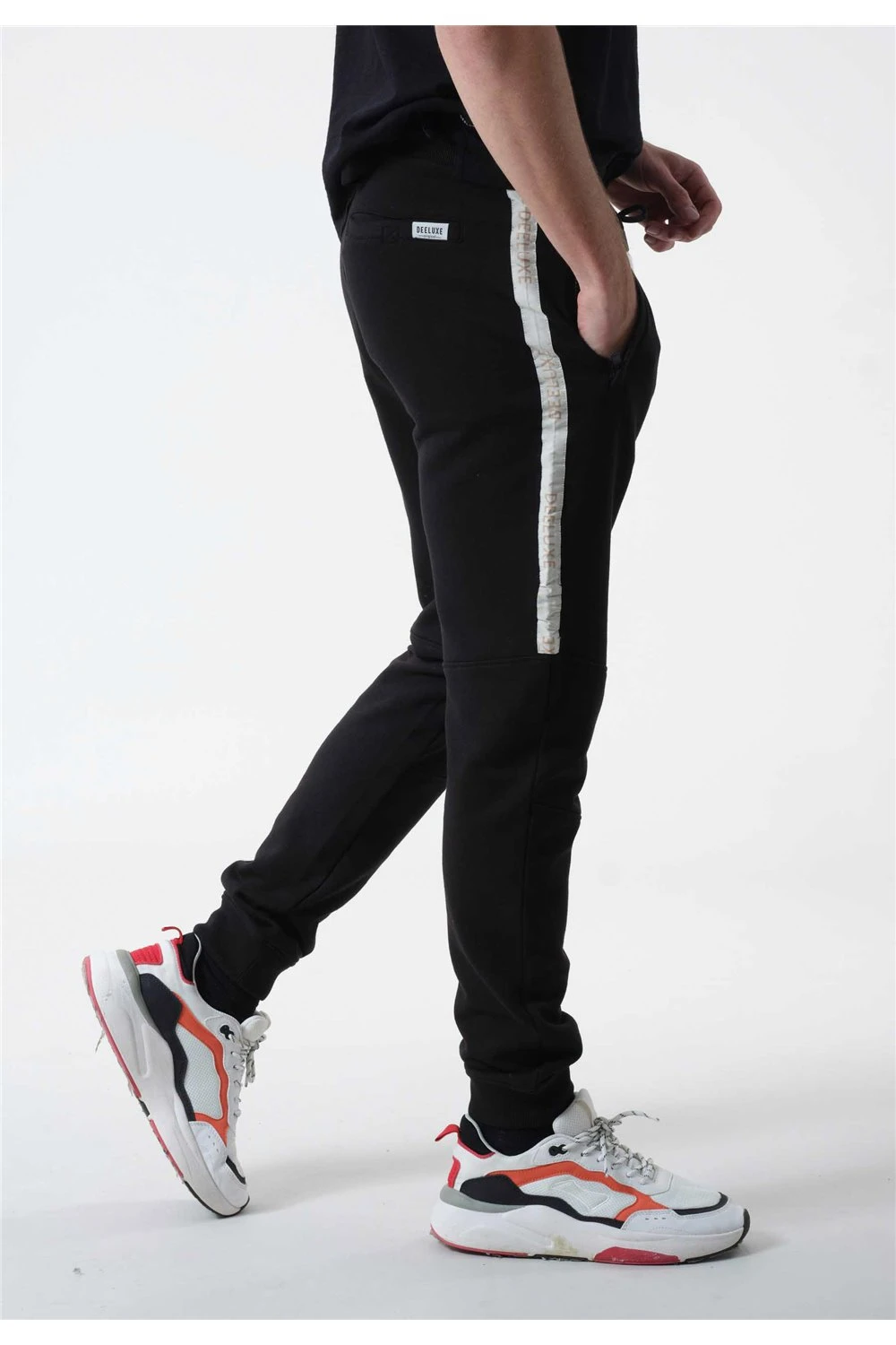 Pantalons Pantalon De Jogging à Bandes SérigraphiéesPantalon JUD 5 Pantalons Pantalon De Jogging à Bandes SérigraphiéesPantalon JUD – Image 3