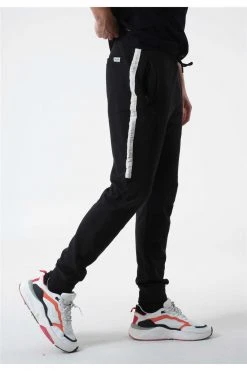 Pantalons Pantalon De Jogging à Bandes SérigraphiéesPantalon JUD 12 Pantalons Pantalon De Jogging à Bandes SérigraphiéesPantalon JUD -Vêtements Homme Soldes Magasin pantalon jud 4