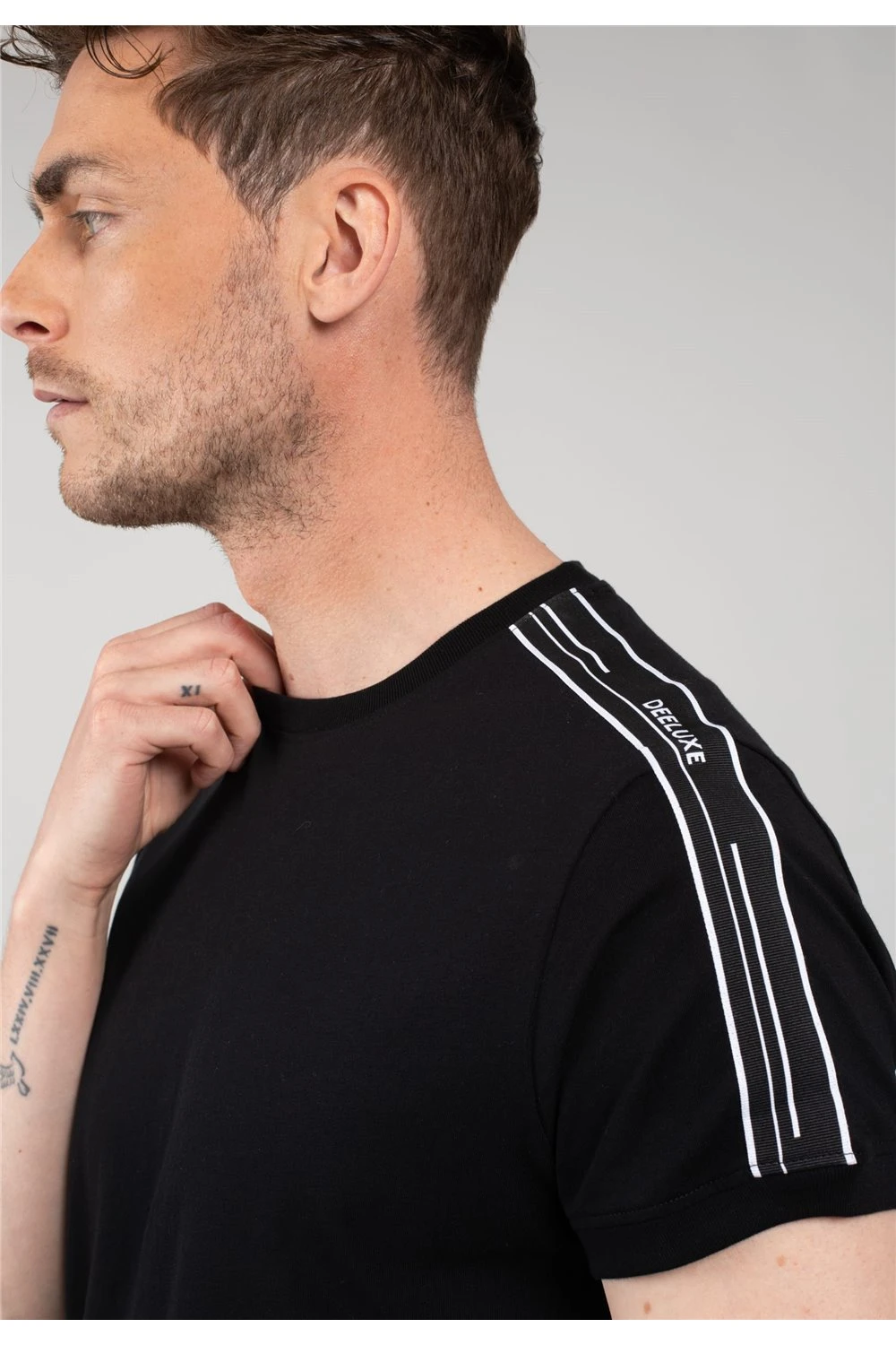 T-shirts T-shirt Avec Bandes Sérigraphiées Pour Homme - COLT 01V146M - DEELUXET-Shirt COLT 8 T-shirts T-shirt Avec Bandes Sérigraphiées Pour Homme - COLT 01V146M - DEELUXET-Shirt COLT – Image 6