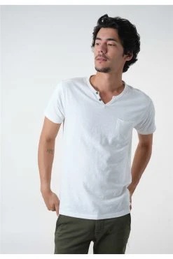 T-shirts Tee-shirt à Motifs Col V Boutons Avec Poche Plaquée T-Shirt LOST