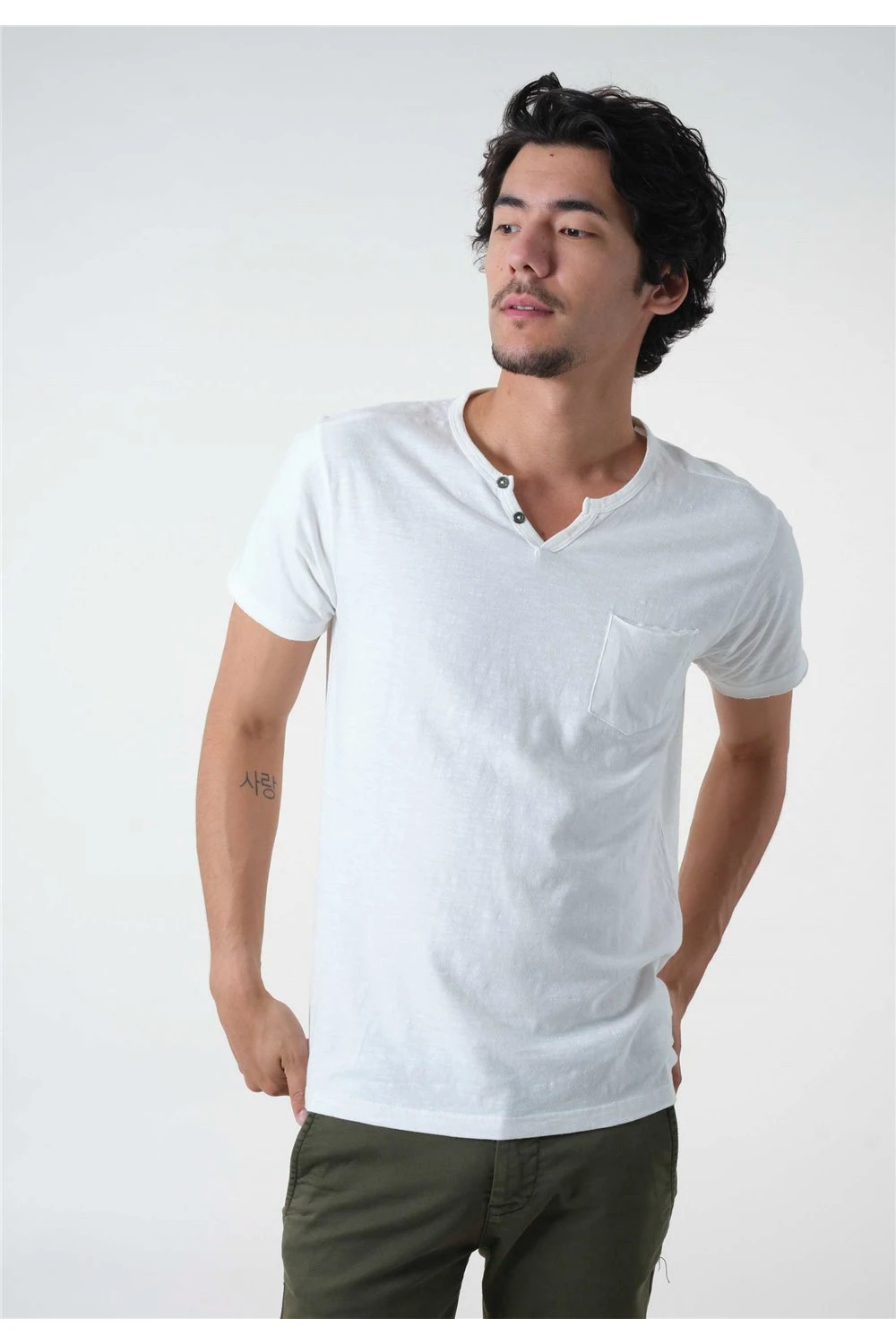 T-shirts Tee-shirt à Motifs Col V Boutons Avec Poche Plaquée T-Shirt LOST 3 T-shirts Tee-shirt à Motifs Col V Boutons Avec Poche Plaquée T-Shirt LOST