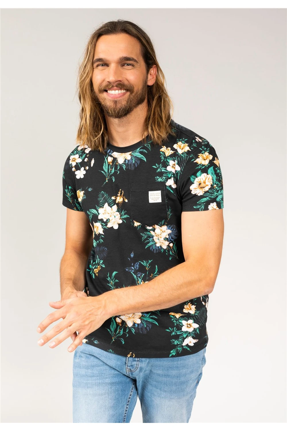 T-shirts T-Shirt MADONE - DeeluxeT-Shirt MADONE 3 T-shirts T-Shirt MADONE - DeeluxeT-Shirt MADONE